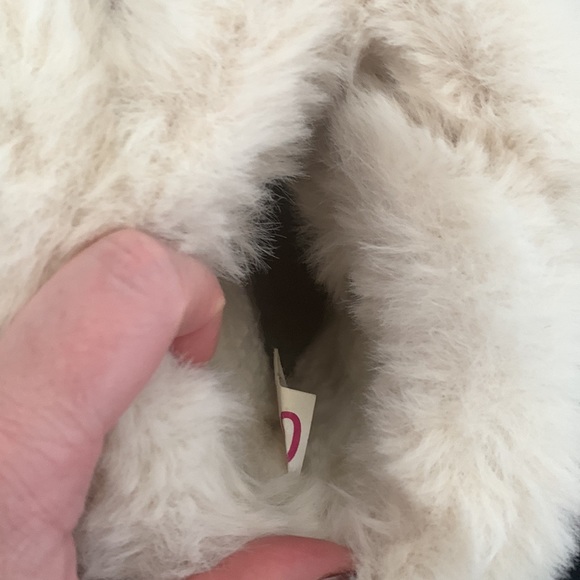 Girls UGG-LIKE boots (not Uggs) - Picture 7 of 7